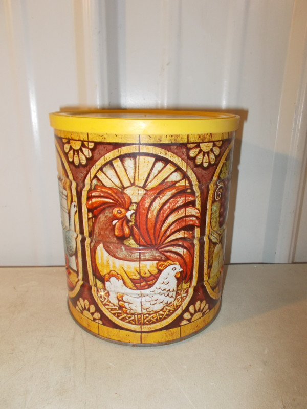 Vintage Folgers Decorative Coffee Can 3 lb. Chickens Fruit Fish Coffee Pot w/Lid