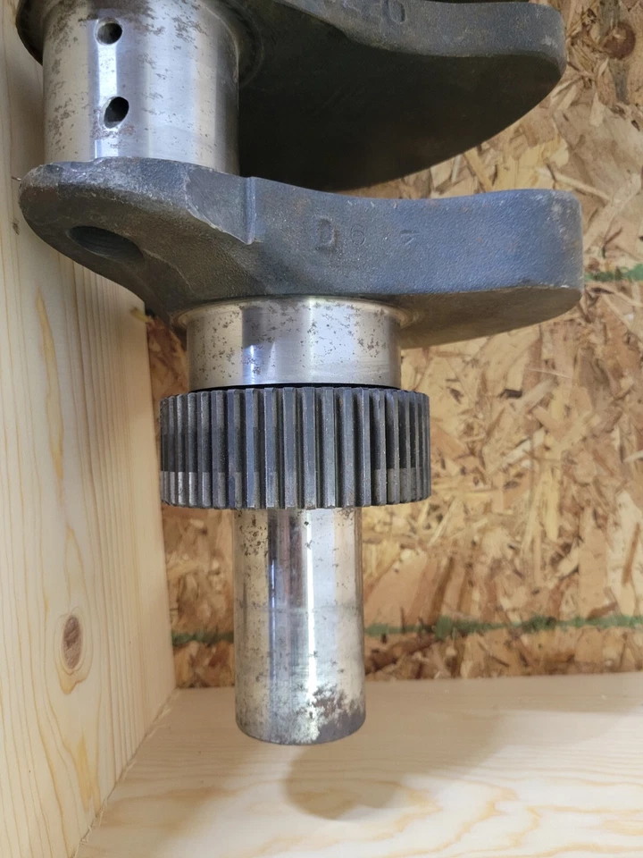 9N6220 9N6221 USED CATERPILLAR CRANKSHAFT FOR A 3208 ENGINE FREE SHIPPING! - Image 4 of 4