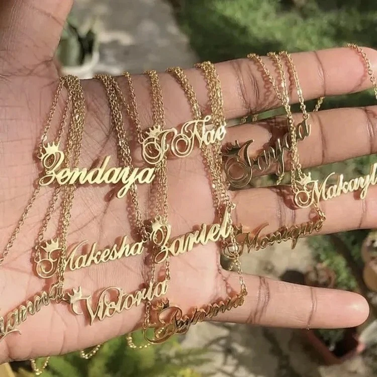 Collar con placa de nombre cursiva personalizada colgante enchapado en oro regalo