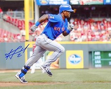 DILSON  HERRERA  NEW YORK  METS  RUNNING     AUTOGRAPHED  SIGNED  8X10  PHOTO