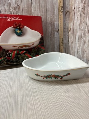 VTG Poinsettia & Ribbons 10.25  Porcelain Heart Shaped Baking Dish Box FREE S/H
