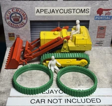 1  driver and 1 set of tracks  Matchbox King Size No K-8 Caterpillar Traxcavator