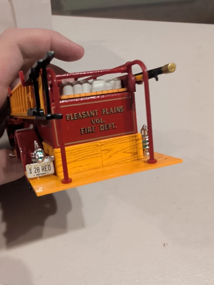 1928 REO Fire Truck Replica Signature Models Pleasant Plains VFD Model 1/32 - Image 3 of 4