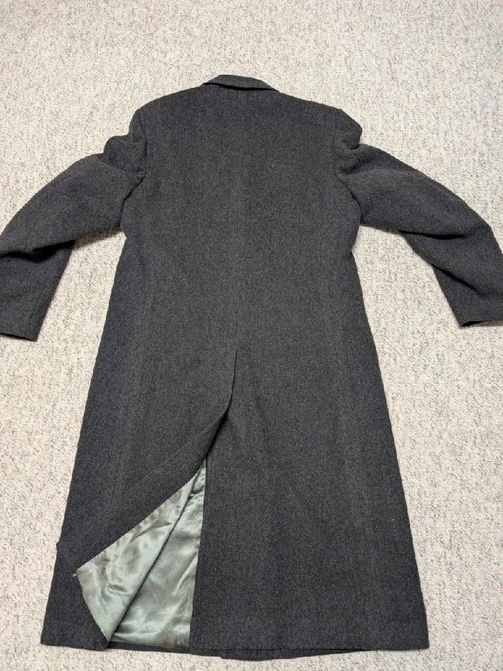 vintage USA made PIERRE CARDIN double breasted 42L thick wool FLANNEL overcoat - Image 2 of 4