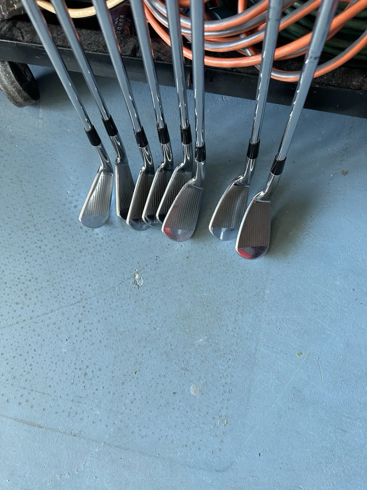 Mizuno MP-33 Grain Flow Forged Irons Set (3-PW) Golf Pride Grips -  Dynamic Gold - Image 2 of 4