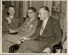 1938 Press Photo John McClelland of The Longview Daily News with colleagues, WA