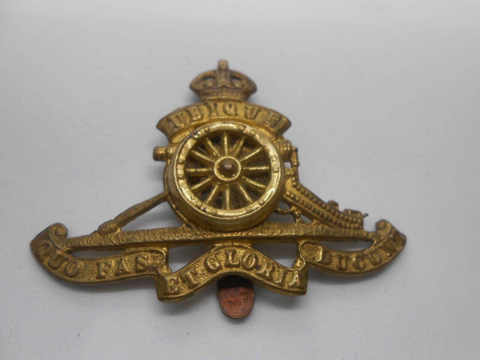 ROYAL ARTILLERY      cap badge with applied wheel and slider RA