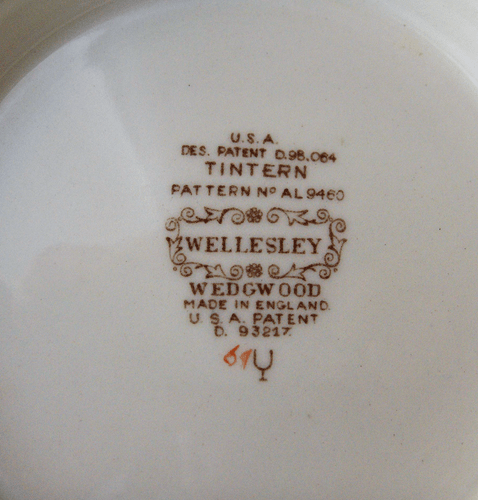 Wedgwood Tinturn covered casserole~Wellesley shape~Made in England-No Reserve! - Picture 7 of 7