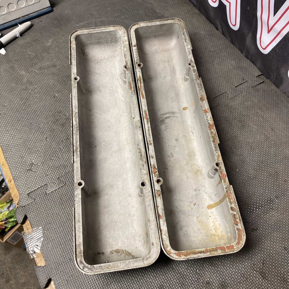 1959-1986 Chevrolet Small Block Corvette Script & Fin Valve