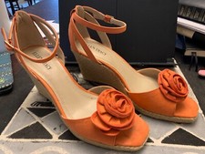 Ellen Tracy 9.5M Orange Suede 4  Wedge Heel With Open Toe