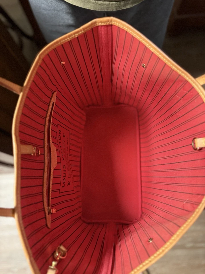 Bolso de hombro Louis Vuitton Neverfull MM monograma rojo cerise bolso de mano Foto 3 de 4