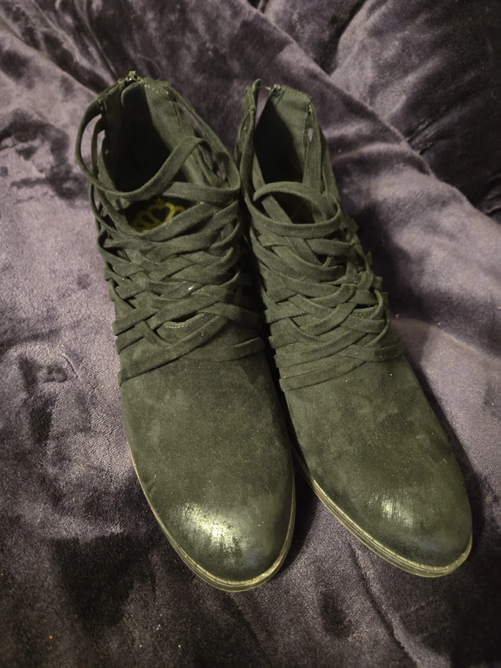 Fergalicious by Fergie Battle Black Ankle Booties Women's Size US 11 shoes used - Image 4 of 4