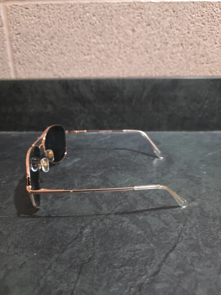 Pugs #M10 Designer Aviator Sunglasses Gold Metal Frame Red Mirrored Lenses - Image 4 of 4