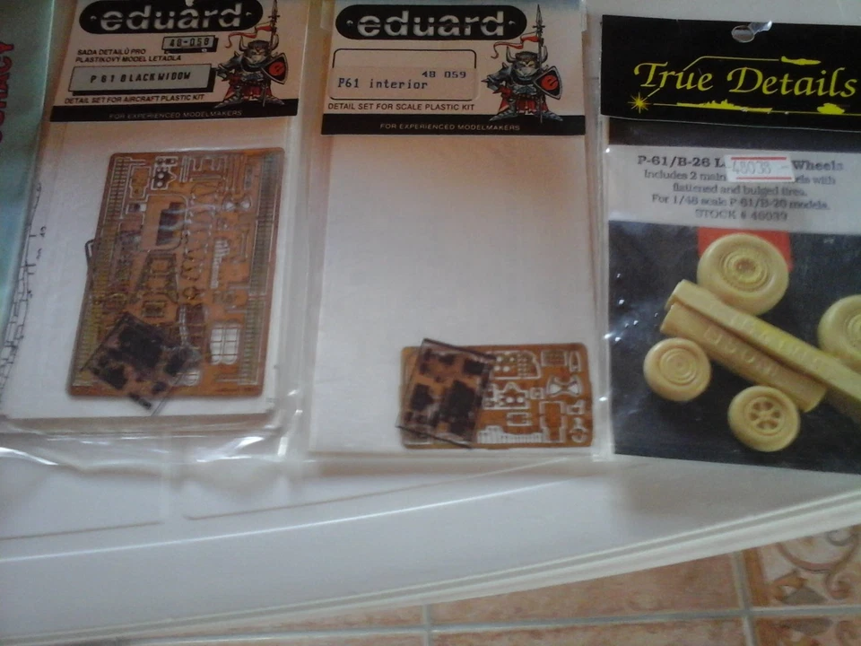 P61 BLACK WIDOW 1/48 SCALE MODEL MONOGRAM+2 DECALS+2PHOTOETCHED+RESIN WHEEL SET  - Immagine 2 di 4