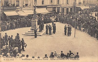 Old postcard 12 SAINT AFFRIQUE PLACE DE LA LIBERTE AWARDED TO VETERANS OF THE MEDAL 