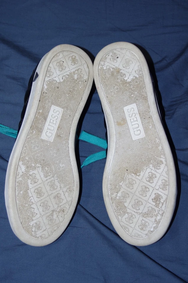 Zapatos acolchados vintage Y2K Guess con acento brillante negro y turquesa 7,5 Foto 3 de 4