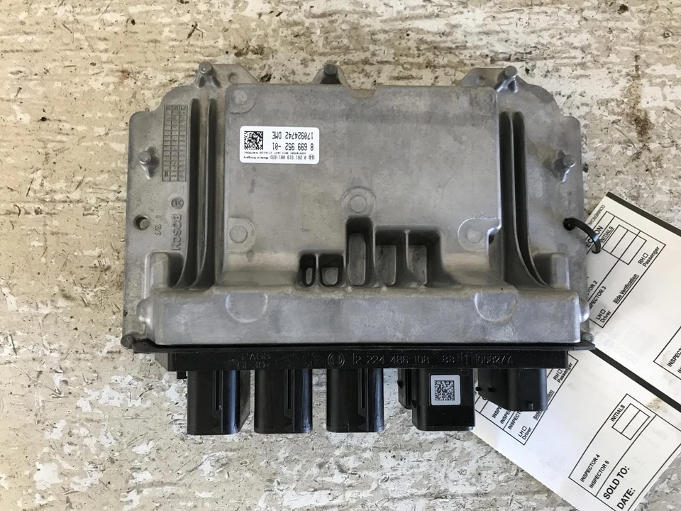 Módulo de control del motor usado (ECM) se adapta a: Módulo de control electrónico BMW X1 2017 Foto 3 de 4