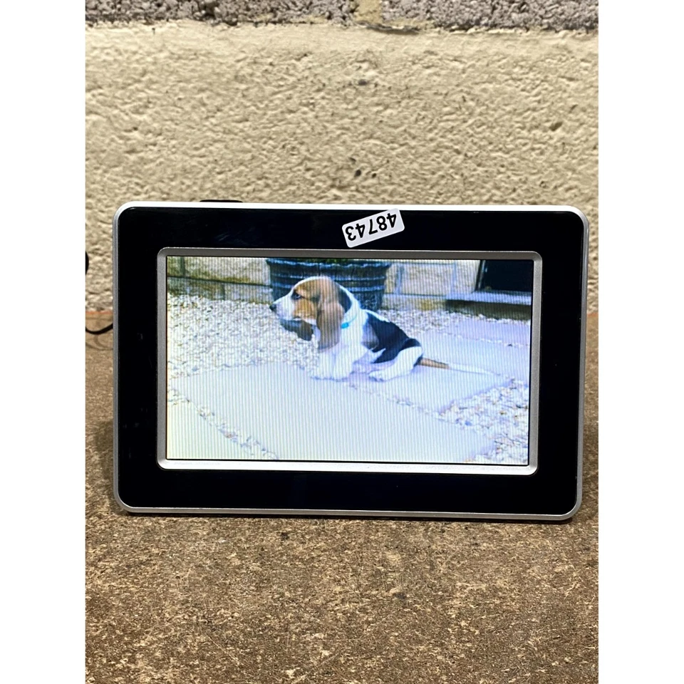 Logik PF-A700B Digital Photo Frame Black 7" Display w/ Adapter & 1GB Memory Card - Image 2 of 4