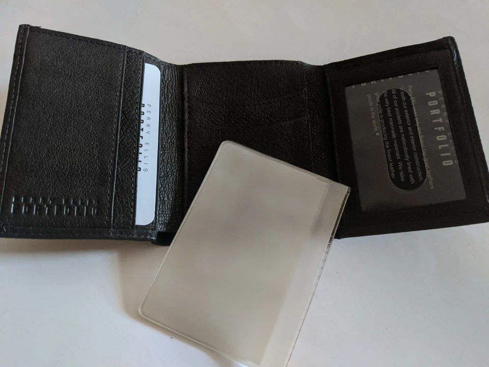 Venta al por mayor 4 carteras de cuero Perry Ellis triple, marrón Foto 2 de 3