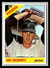 1966 Topps #38 Ron Nischwitz EX or Better