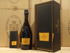 Champagne Veuve Clicquot la Grande Dame millésime 2004 avec étui noté: 95/100