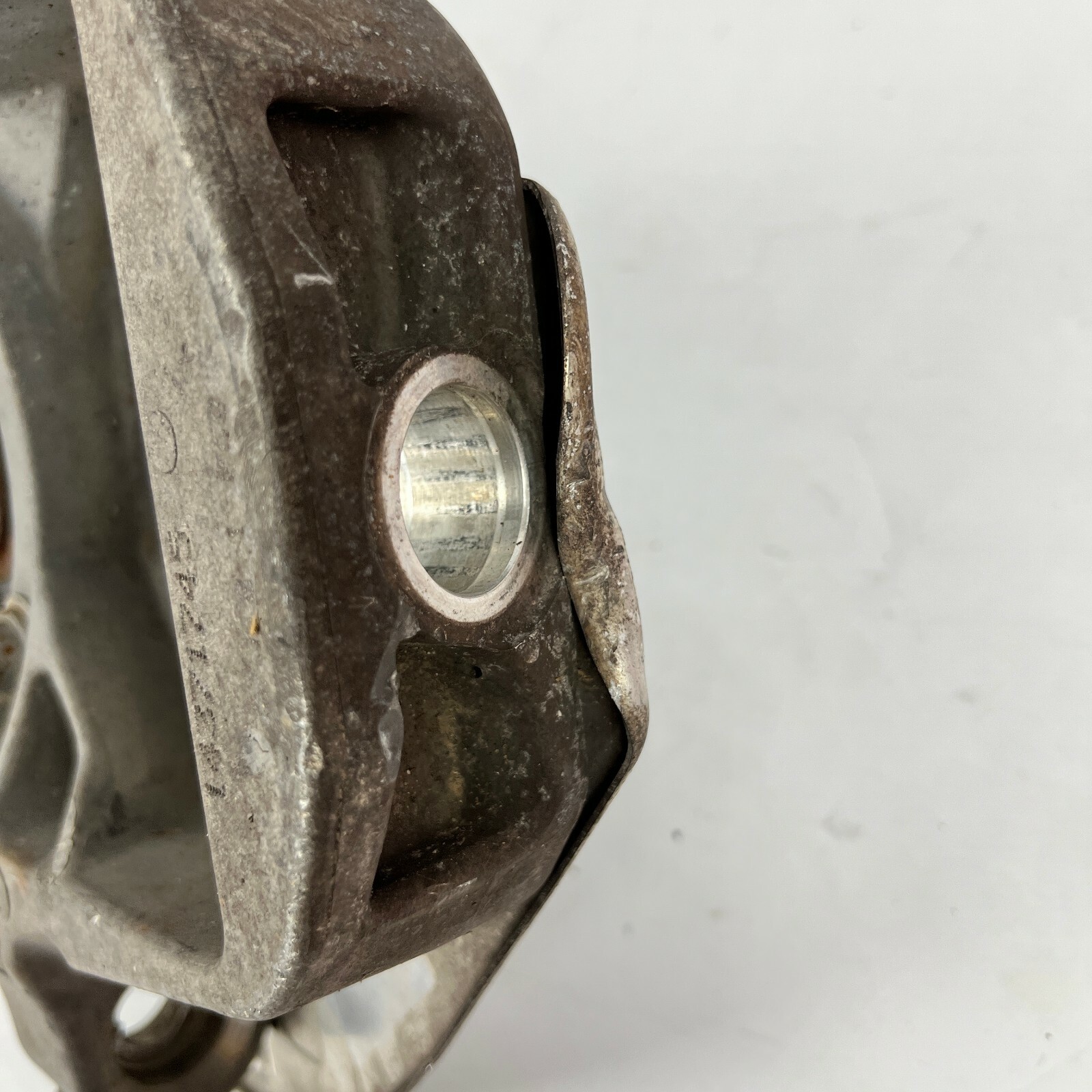 2005 - 2012 Aston Martin DB9 Front Right Knuckle Spindle Wheel Hub 7G43-3K186-AB