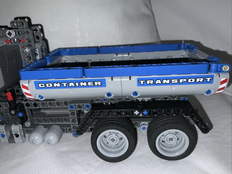 LEGO® Le camion conteneur motorisé 8052 Technic - Photo 4/4