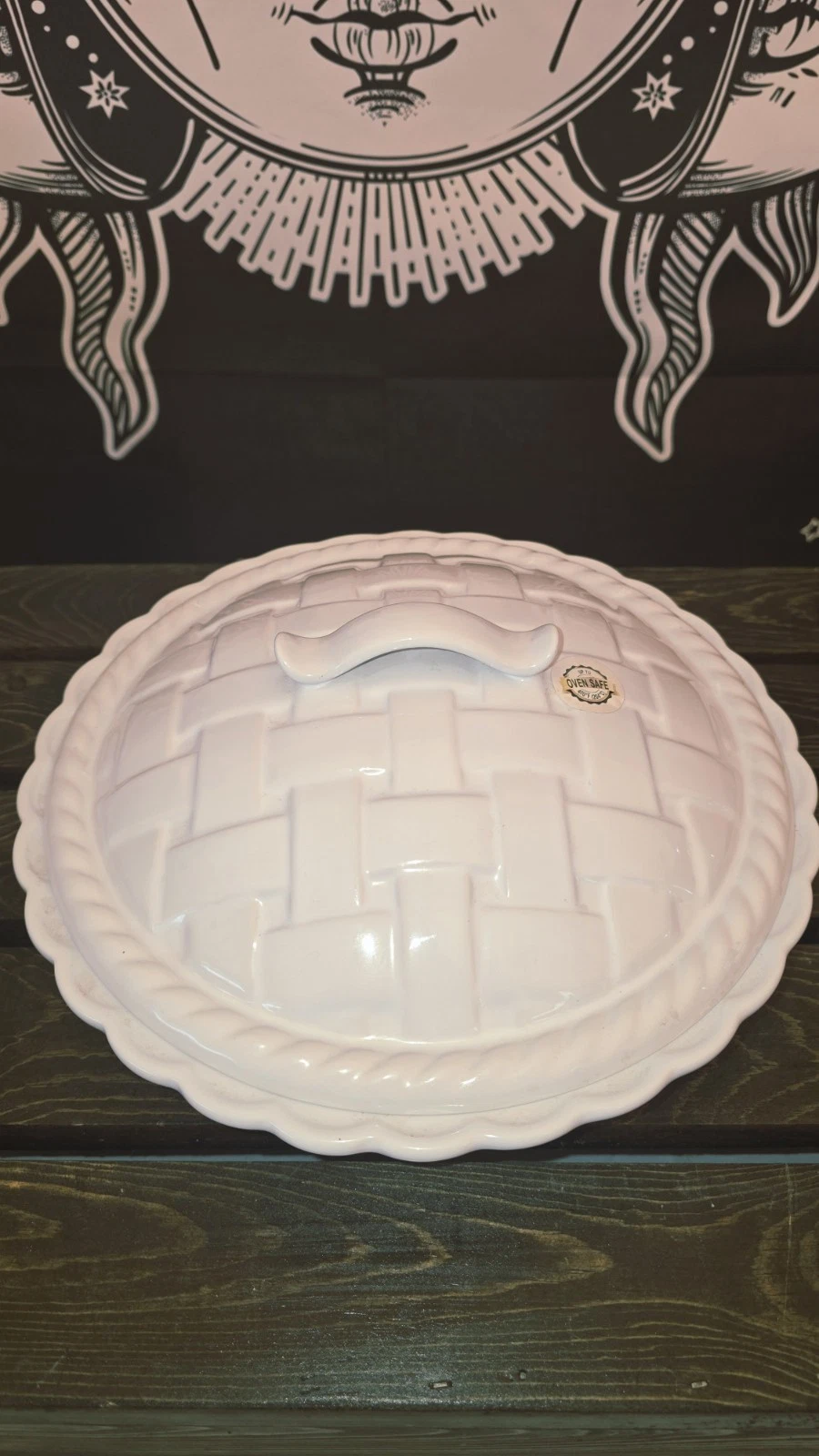 White Pie Shaped Baking Dish with Lid
Opens in a new window or tab