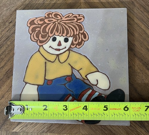 Piastrella ceramica vintage Judy Sutcliffe dipinta a mano Raggedy Andy Made in Italy rovere - Foto 5 di 7