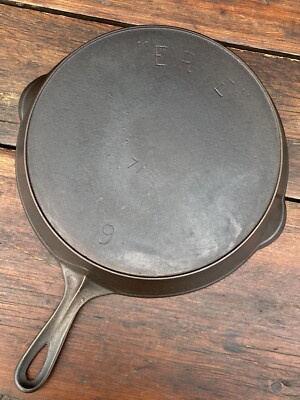 Pre Griswold Erie #9 Third Series Cast Iron Skillet