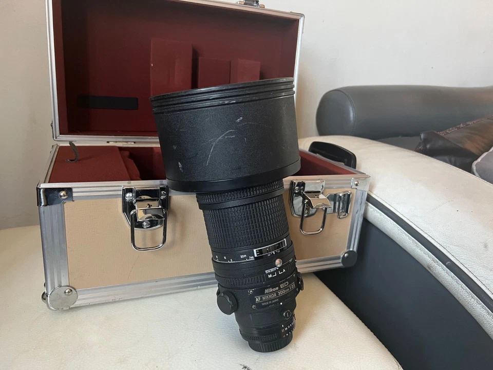 Nikon NIKKOR AF 300mm f/2.8 ED Lens - Image 2 of 4