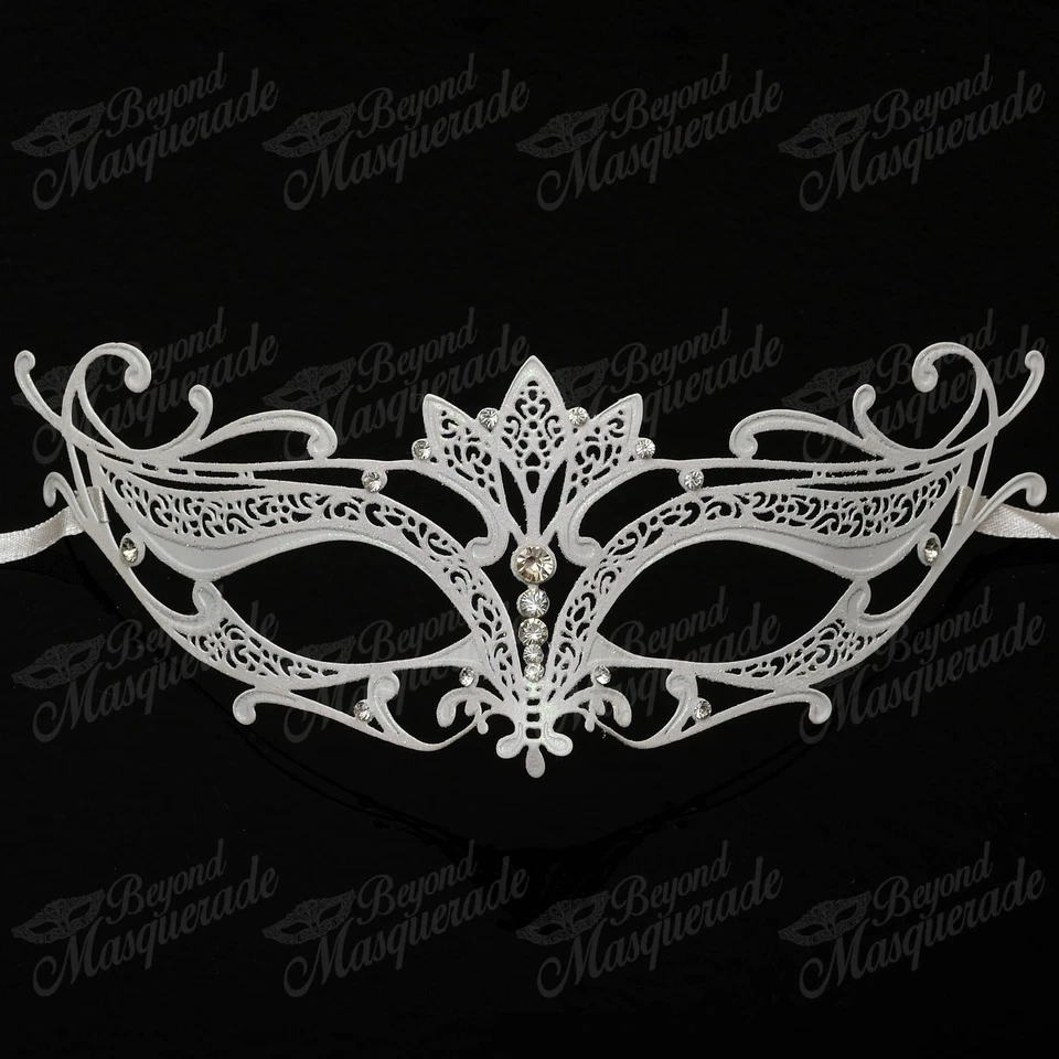 Máscara de mascarada veneciana de metal de filigrana cortada con láser Majestic Lotus para mujer [blanca] Foto 2 de 4