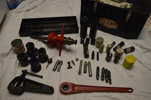 REED DM1000 DRILLING MACHINE WITH ACCESSORIES