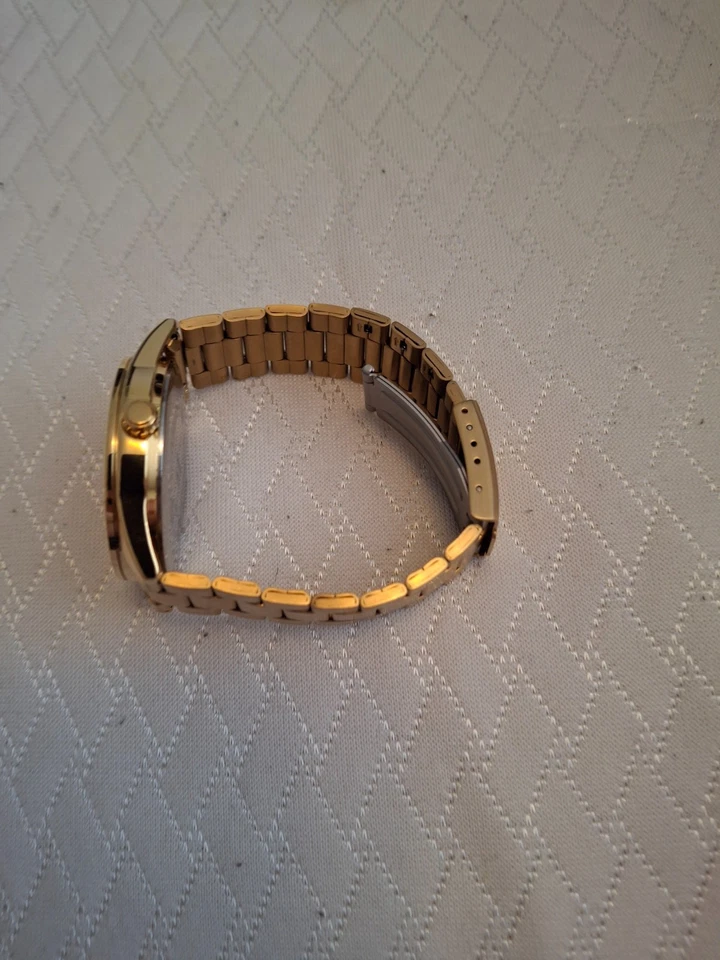 Casio Men's Standard Gold Tone Stainless Steel Easy Reader Watch - Image 4 of 4