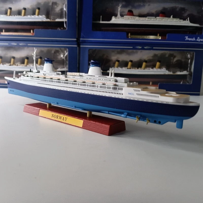 Modello di Nave 1:1250 in Lega Metallica - SS NORWAY, Transatlantico Collezione - Immagine 3 di 4
