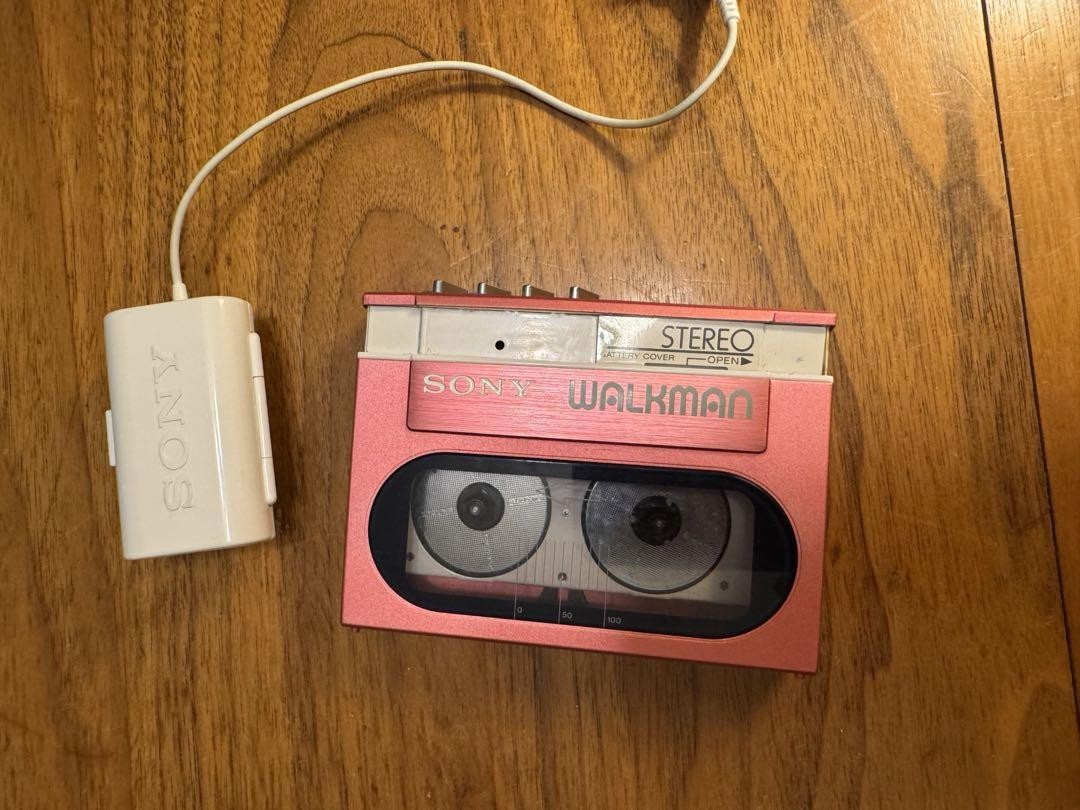 Sony wm-20 ピンク　動作品 + 電池パック Sony Walkman WM-20 Pink Cassette Player Working with External