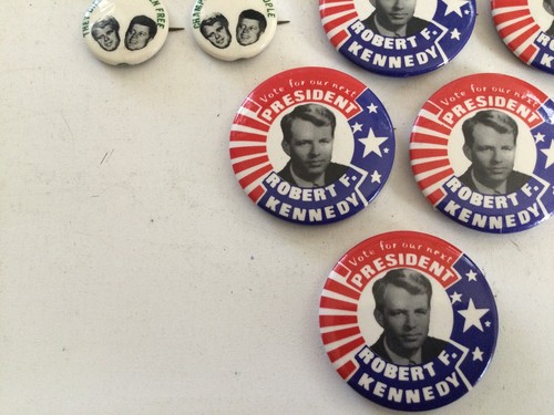 14) JOHN F. KENNEDY / ROBERT F. KENNEDY CAMPAIGN BUTTONs - Picture 6 of 10