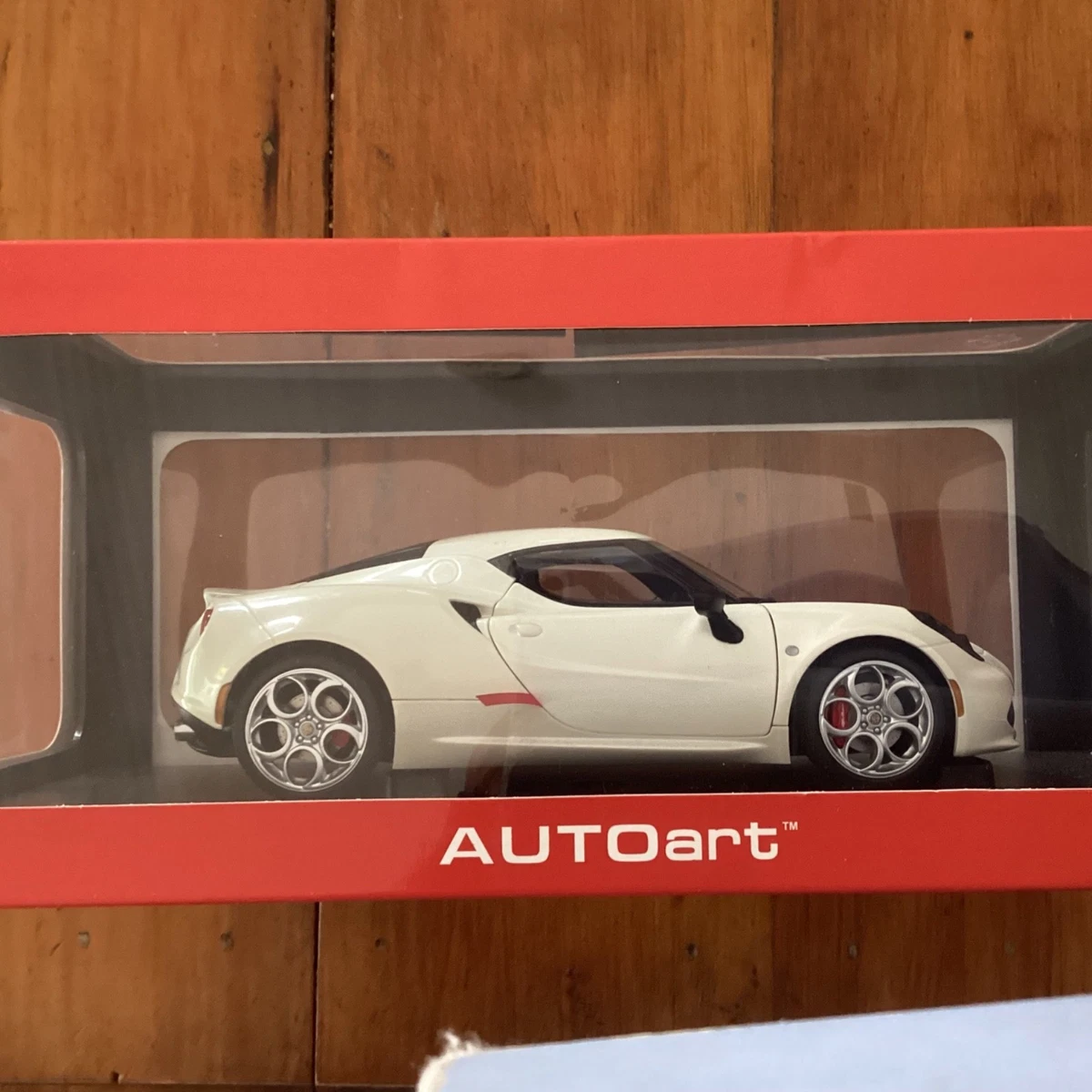 Preços baixos em AUTOart Alfa Romeo Carros, caminhões e vans | eBay