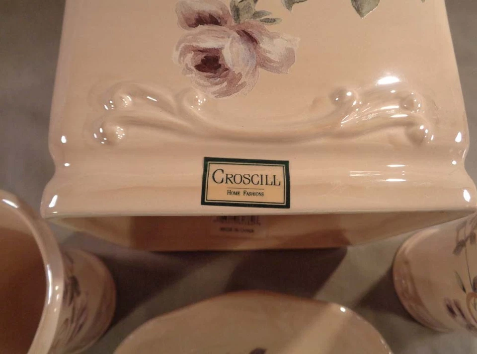 Croscill Chambord Ceramic Bath Accessories Purple Roses - Image 4 of 4