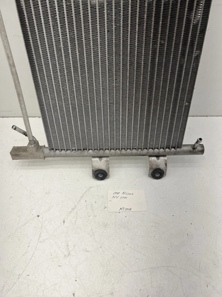 Nissan NV 2500 2012-2016 enfriador de aceite de transmisión de 5,6 L OEM. Foto 2 de 4