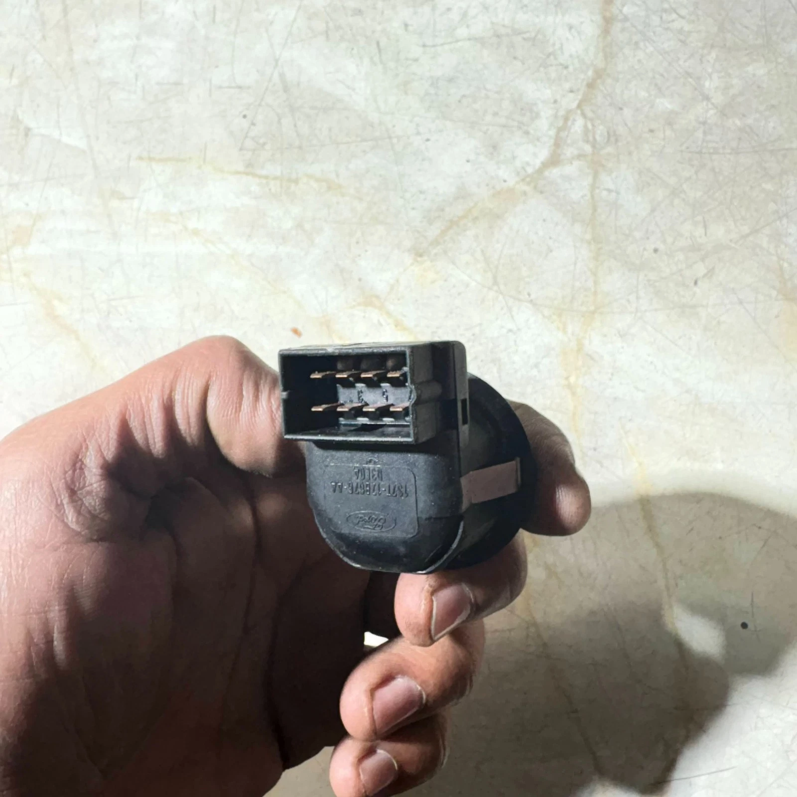 Ford mirror switch rear connector and engineering number 1S7T-17B676-AA
