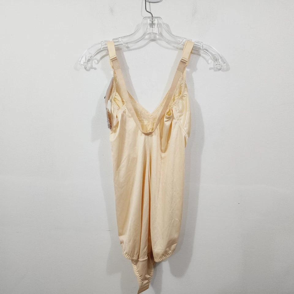 Rago от New York Body Briefer Full Body Light Control Body Shaper Бежевый Новый с ценниками 40D - Изображение 4 из 4