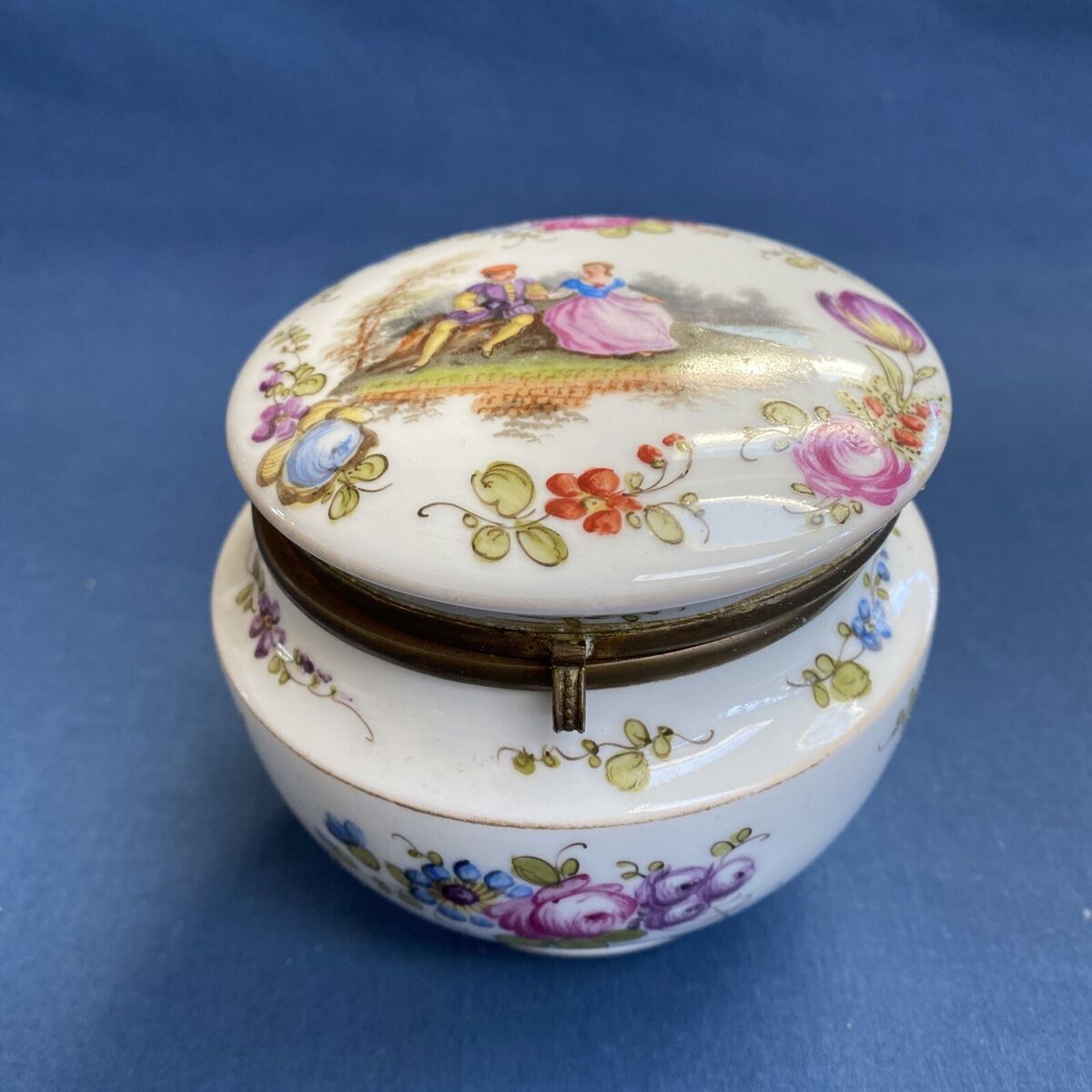 Antique Meissen Porcelain Hand Painted Hinged Trinket Box Antique Meissen Porcelain Hand Painted Hinged Trinket Box