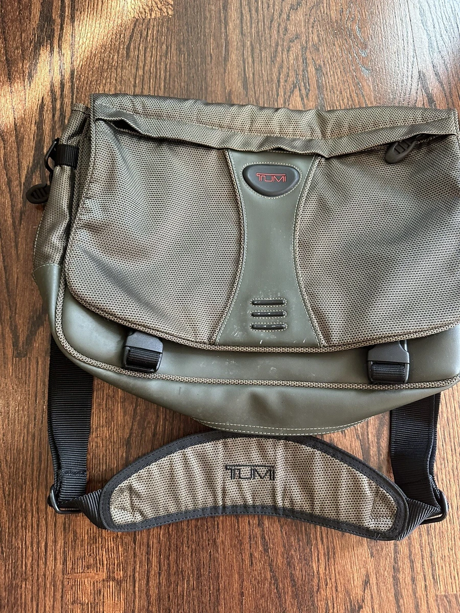 Tumi t2 top