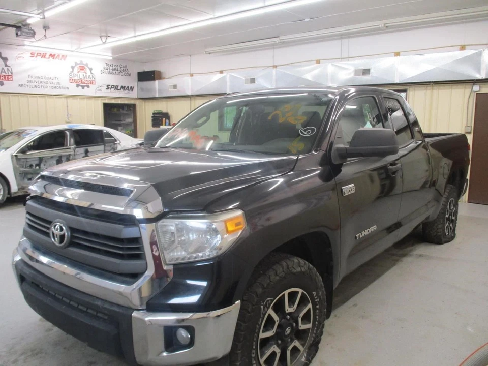 Toyota Tundra 2015 Engine Fuse Box 827410C060 5026 Foto 2 de 4