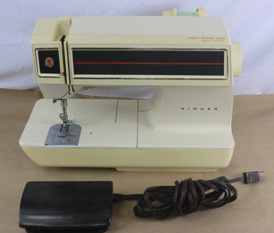 SINGER TOUCH TRONIC 2001 SEWING MACHINE WITH PEDAL