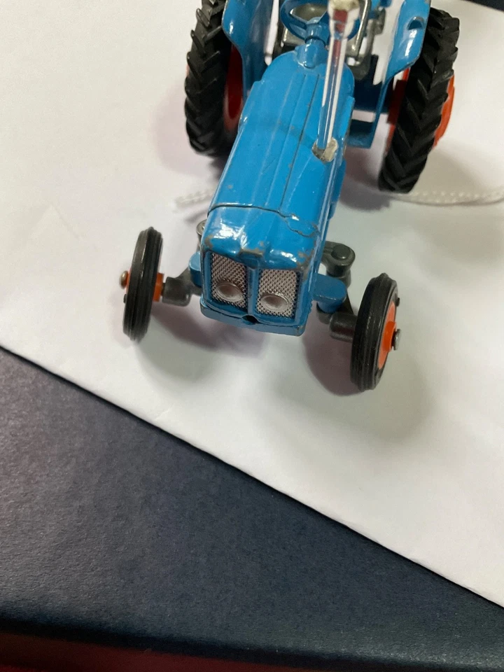 Corgi Toys Fordson Tractor + Ploug - Immagine 4 di 4