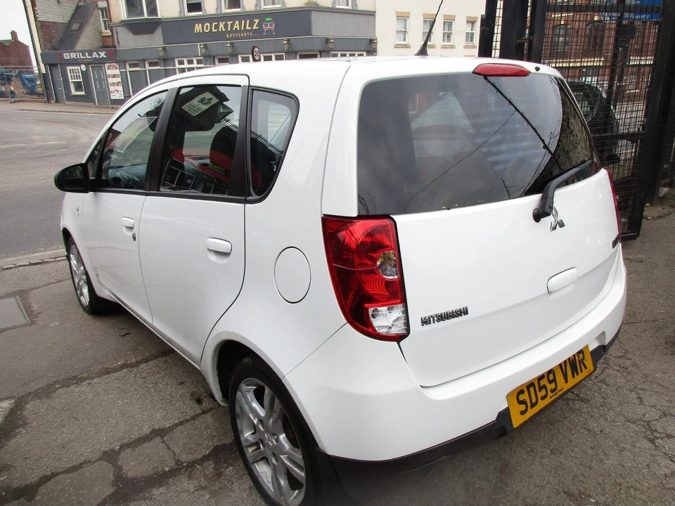 2009 (09) MITSUBISHI COLT 1.3 CZ2 , AUTOMATIC  , LOW MILES , CAZ & ULEZ EXEMPT - Image 3 of 4