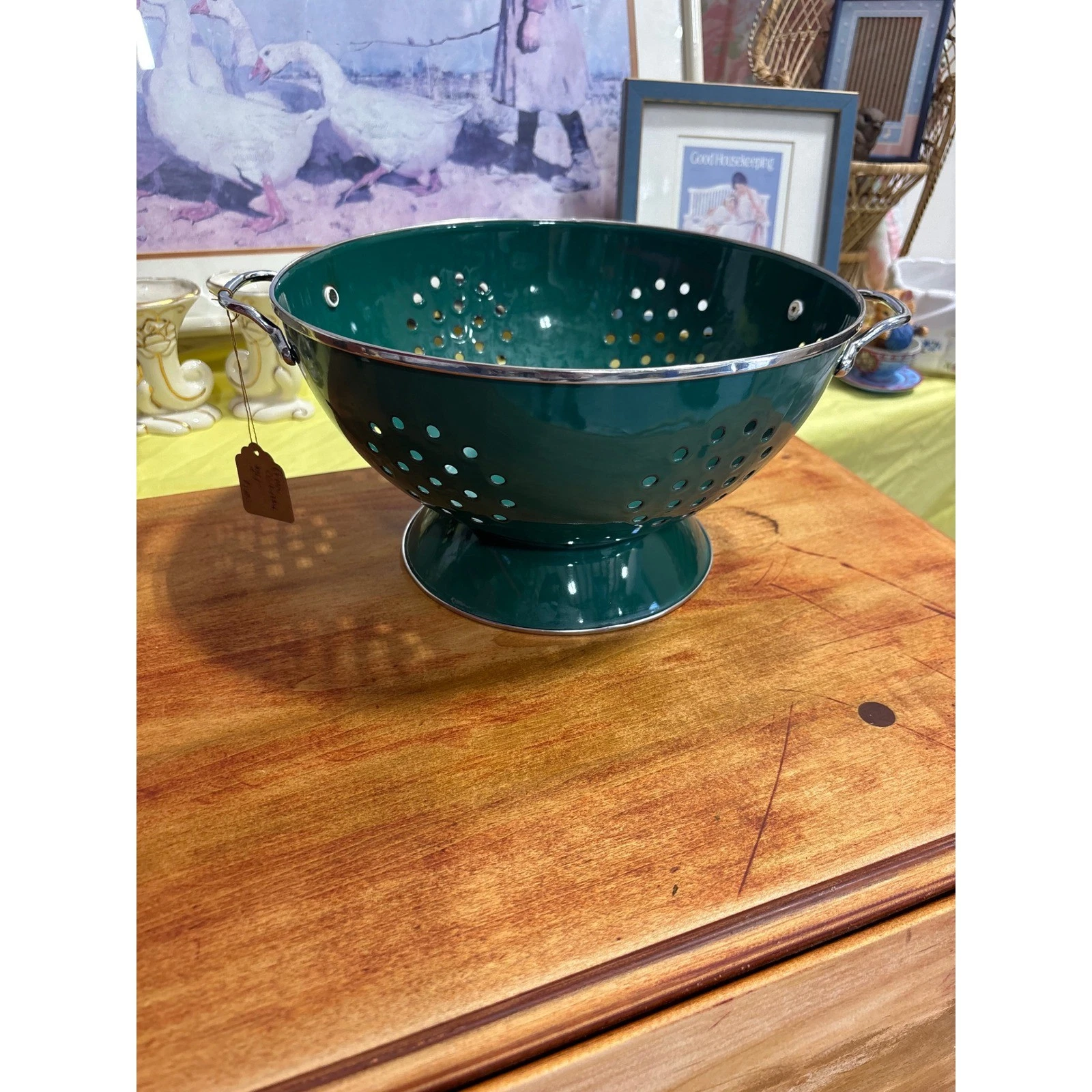 Hunter Green Enamel Colander Footed Metal Strainer with Chrome Handles 10 Inch
Opens in a new window