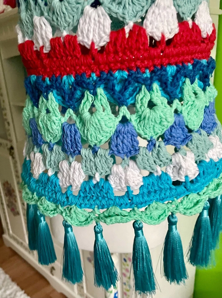 Handgehäkelter Lampenschirm – Boho Hippie – 100% Baumwolle – bunt mit Quasten - Bild 4 von 4